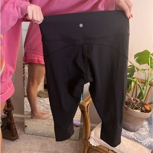 Lululemon crop, wunder under leggings